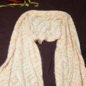 NWOT soft 8ft tight knit shawl wrap Aztec pattern